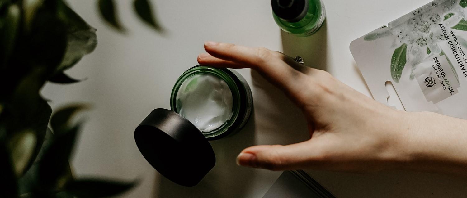 What causes itchy skin?