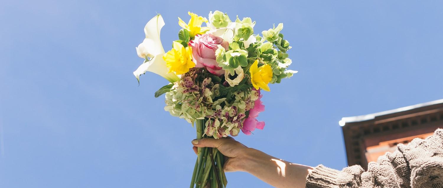 What are the common causes of summer rashes?