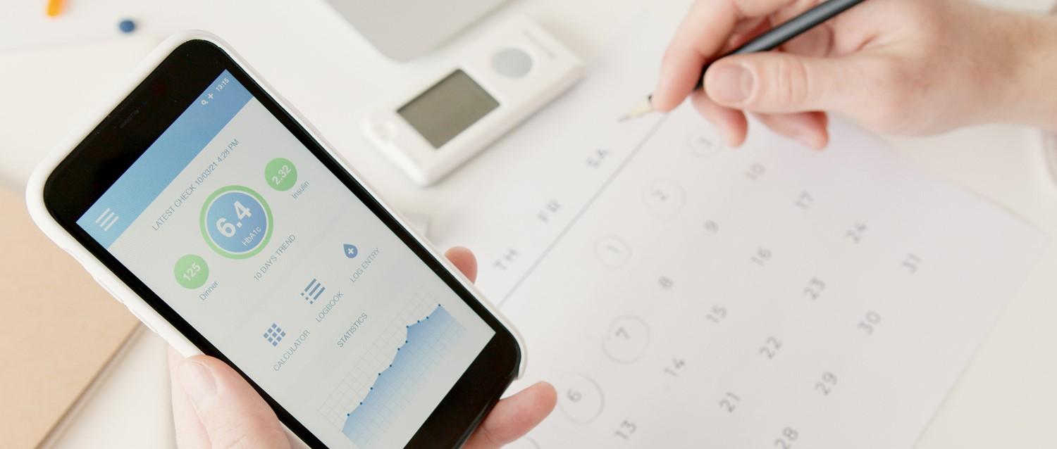 What is flash glucose monitoring and how can it help people with diabetes?